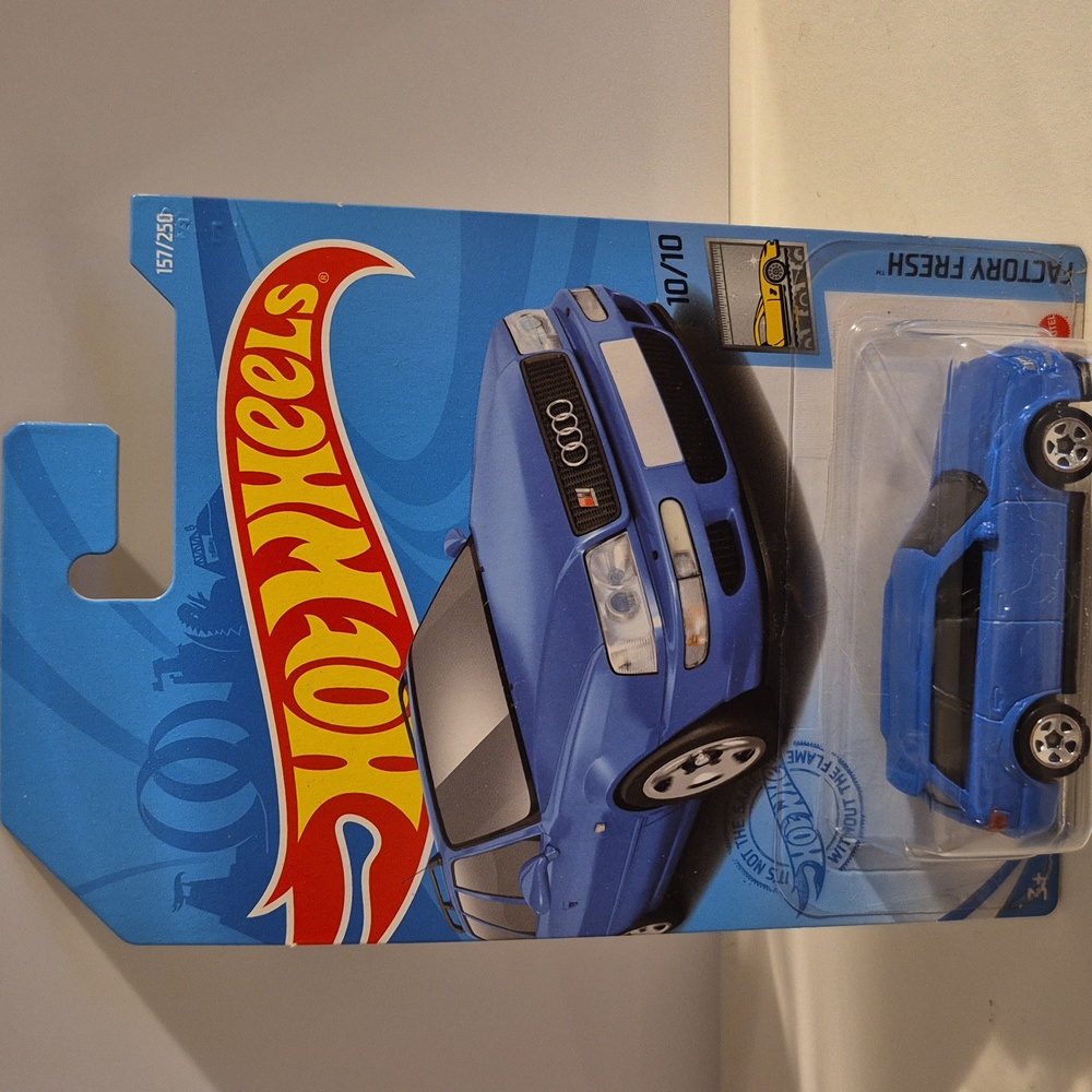 B23  Hot Wheels 94 Audi  Avant R52 with shipping protector diecast